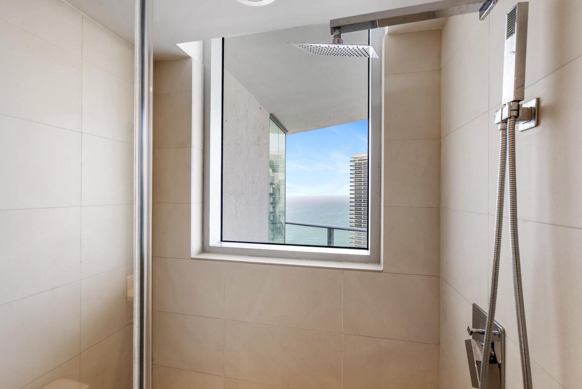 High Floor Corner 2 Bdr At Lyfe Hollywood