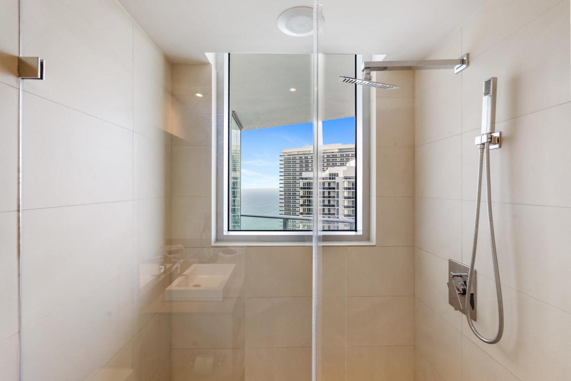 High Floor Corner 2 Bdr At Lyfe Hollywood