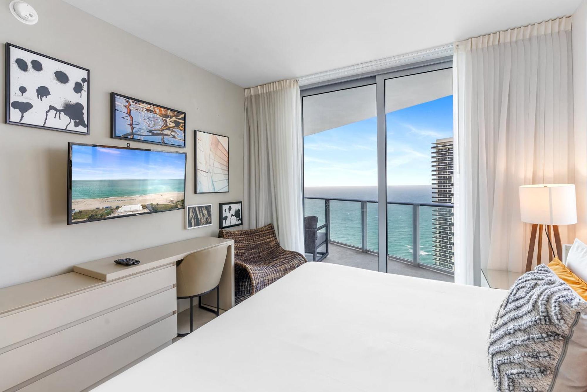 Apartment High Floor Corner 2 Bdr At Lyfe