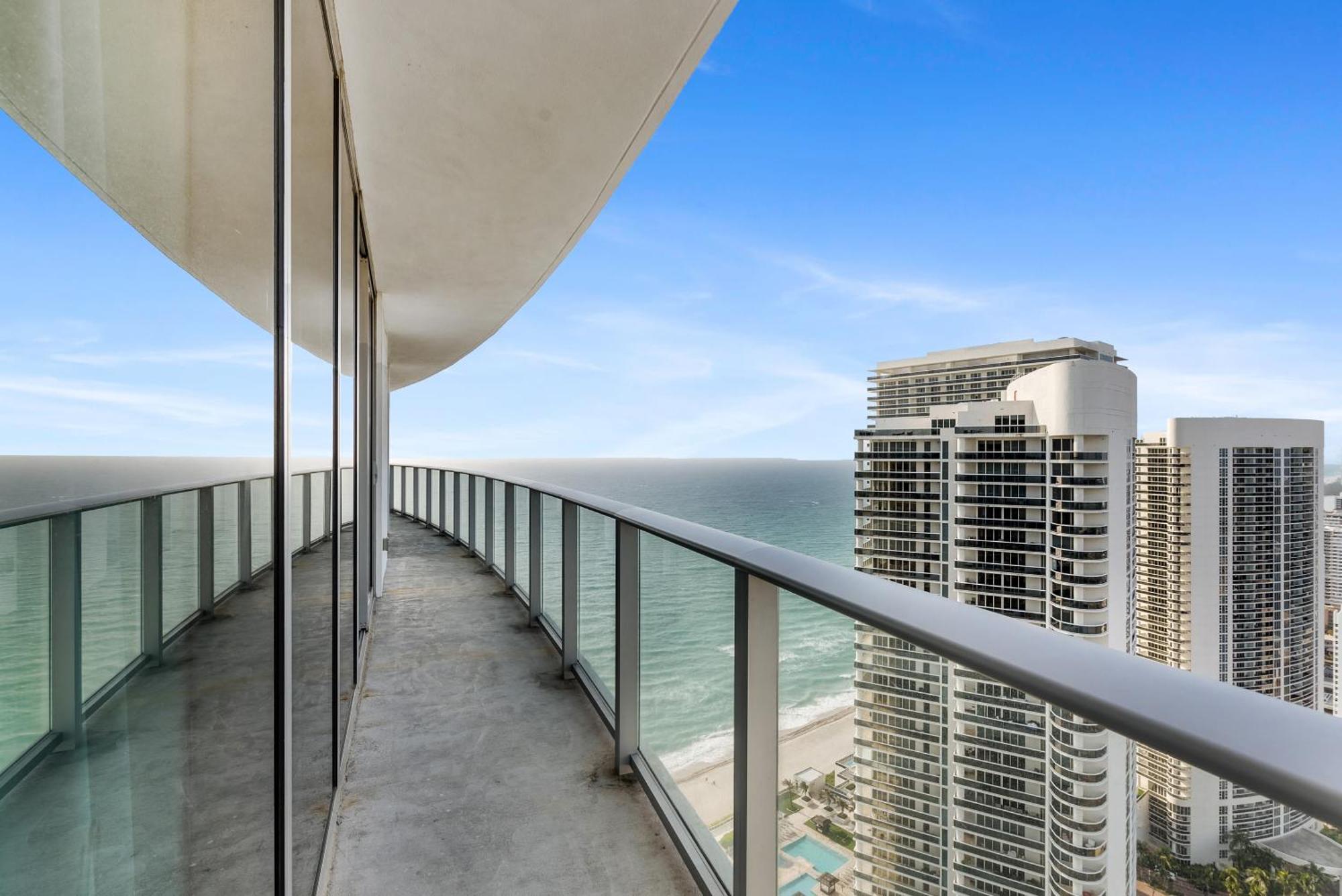 Apartment High Floor Corner 2 Bdr At Lyfe