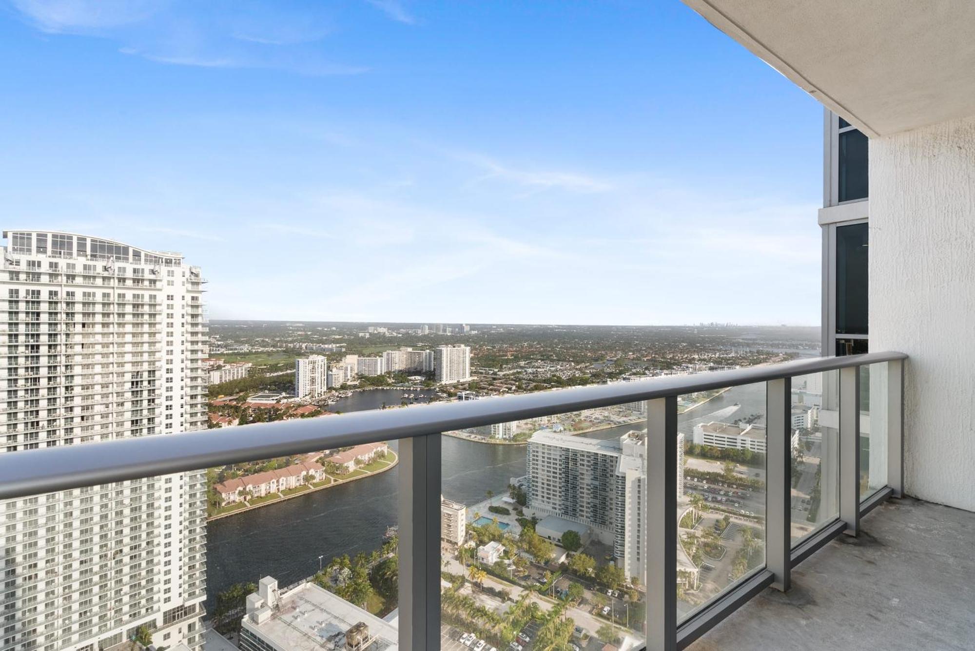 Apartment High Floor Corner 2 Bdr At Lyfe Hollywood