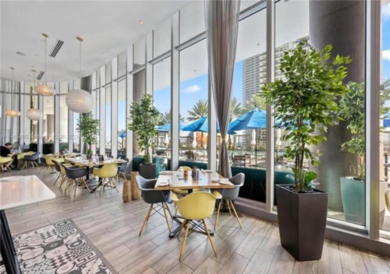 High Floor Corner 2 Bdr At Lyfe Apartamento